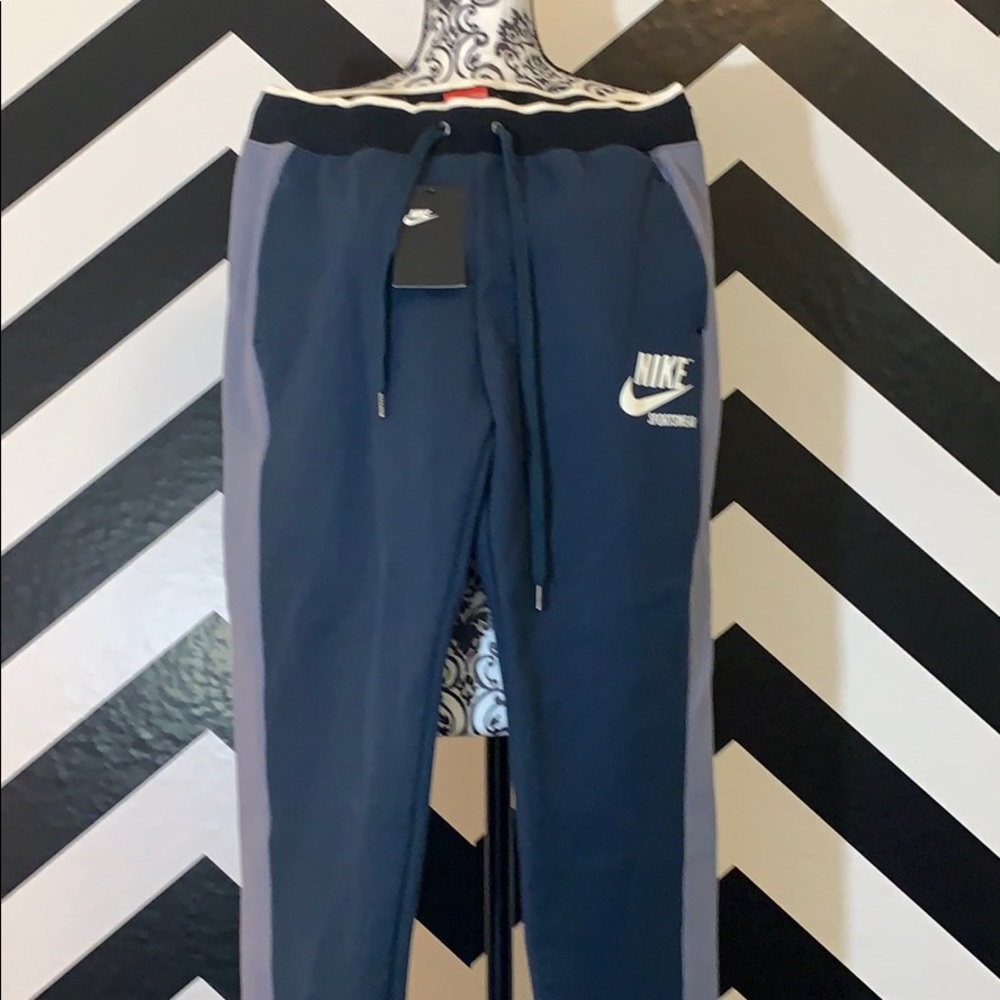 Women’s Nike sweatpants